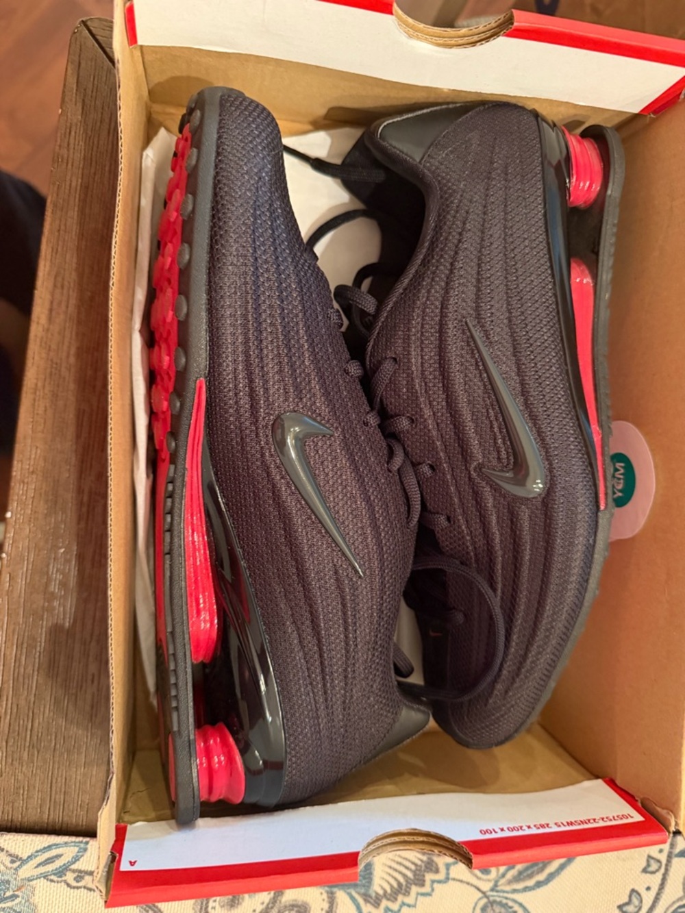 Nike Men's Black 7.5 women’s Athletic Running Shoes with Red Accents
